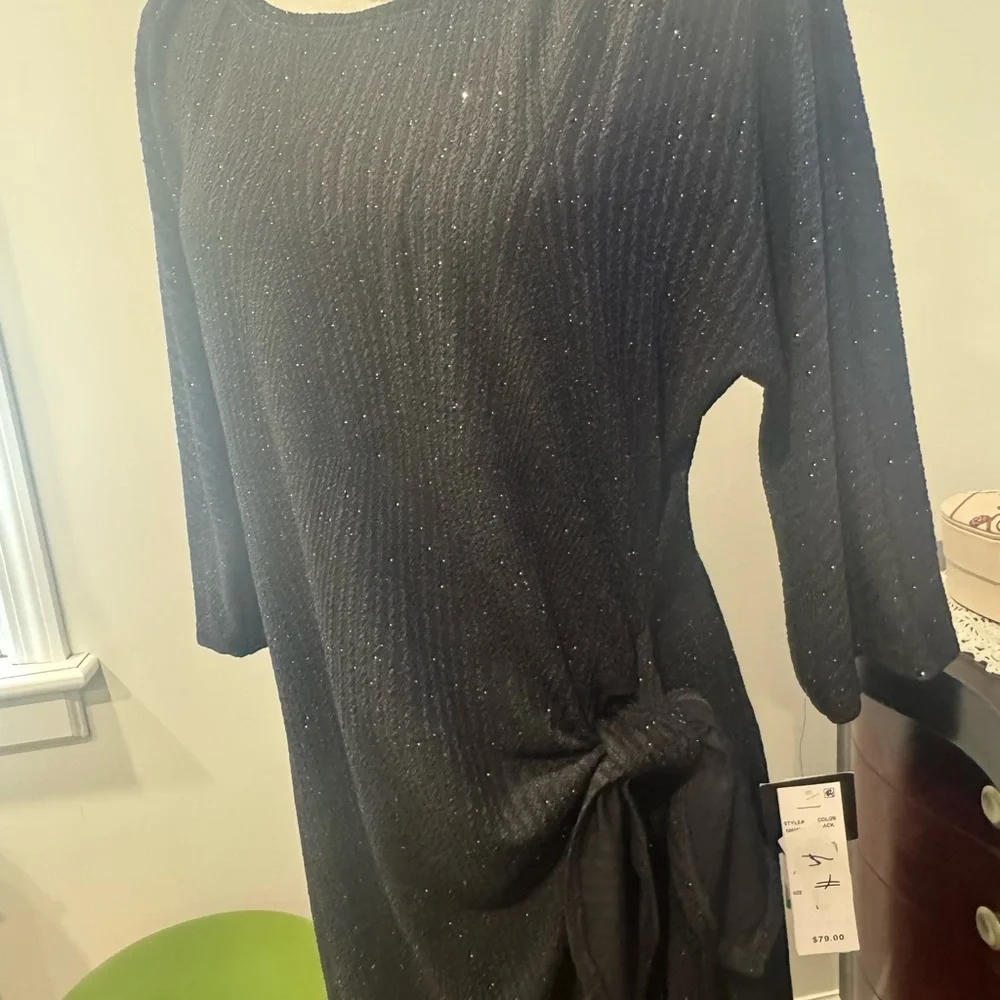 Signature Elegant Black Dress with Side Knot - Picture 4 of 16